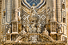 La Transfiguración de Cristo en el monte Tabor, en el cuerpo alto de la portada principal de la Santa Iglesia Catedral