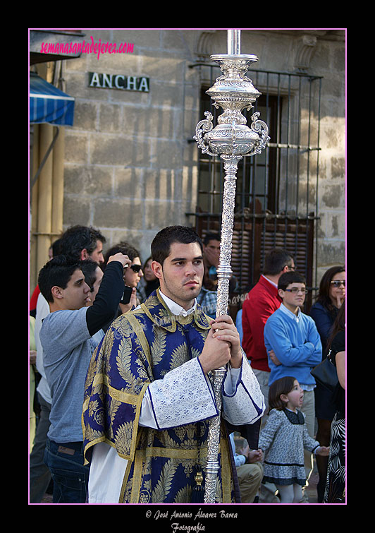 Acólito ceriferario del Paso de Misterio de Nuestro Padre Jesús del Consuelo en el Desprecio de Herodes