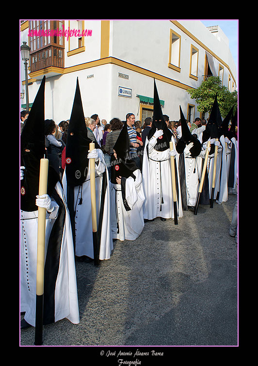 Nazarenos de la Hermandad de la Coronación de Espinas