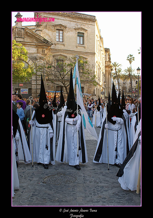 Presidencia de la Bandera de la Virgen de la Hermandad de la Coronación de Espinas