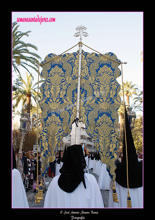 Trasera del Simpecado de la Hermandad de la Coronación de Espinas