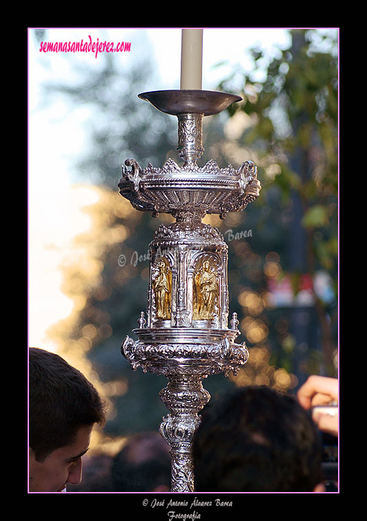 Cirial del cortejo del Paso de Palio de la Hermandad de la Coronación de Espinas