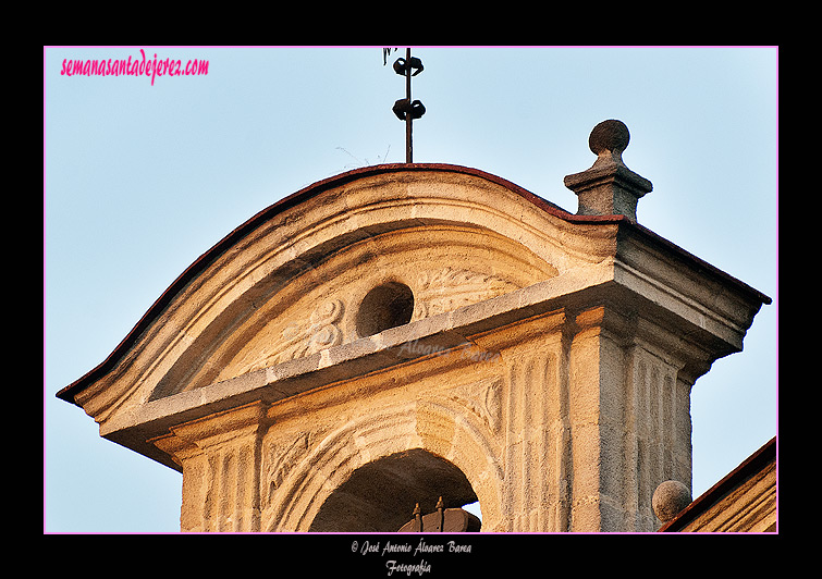 Cornisa del campanario de la Capilla de los Desamparados