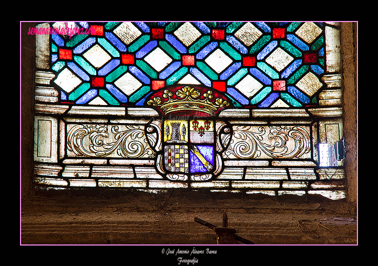 Detalle de las vidrieras de la capilla de Santa María de la Paz (Iglesia de San Marcos)