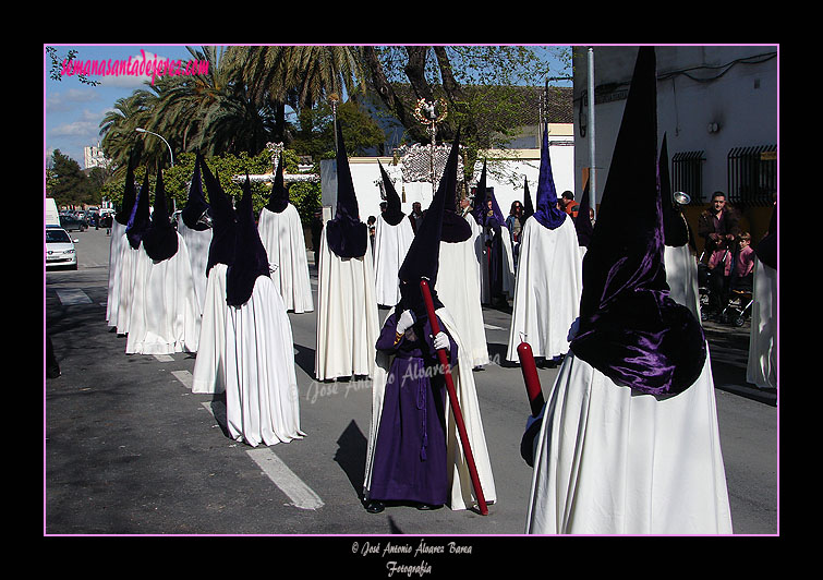 Nazarenos de la Hermandad de la Candelaria