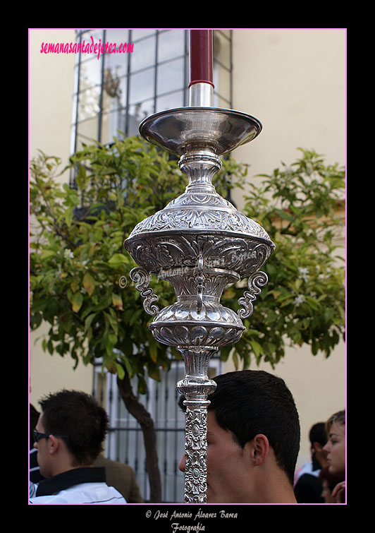 Cirial del Paso de Misterio de la Hermandad de la Candelaria