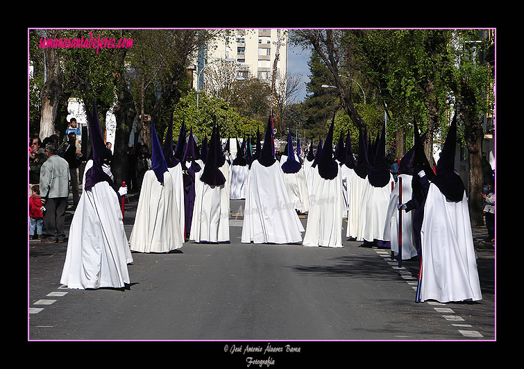 Nazarenos de la Hermandad de la Candelaria