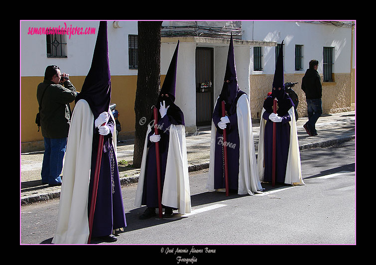 Nazarenos de la Hermandad de la Candelaria