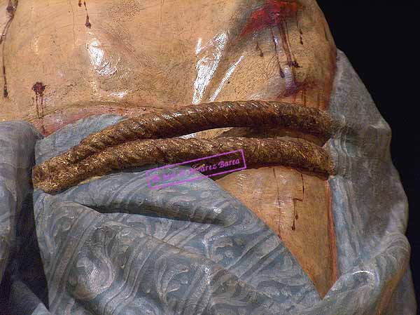 Detalle de la cuerda que sujeta el paño de pureza del Santísimo Cristo de la Viga