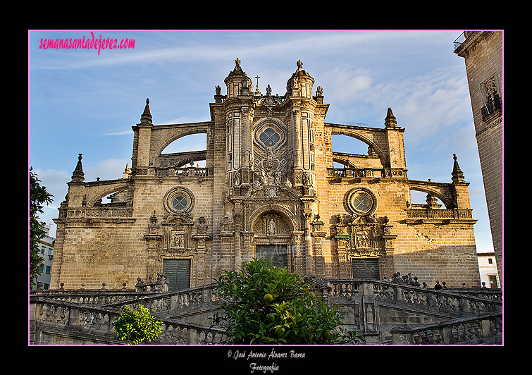 Fachada principal de la Santa Iglesia Catedral