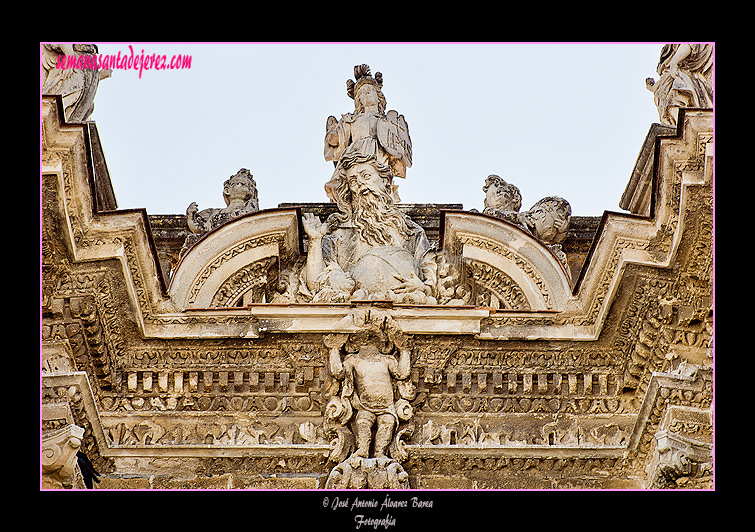 Dios Padre (Ático de la Fachada Principal de la Santa Iglesia Catedral)