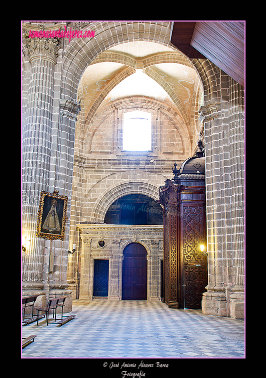 Portada de la Sacristía Pontifical (Santa Iglesia Catedral)