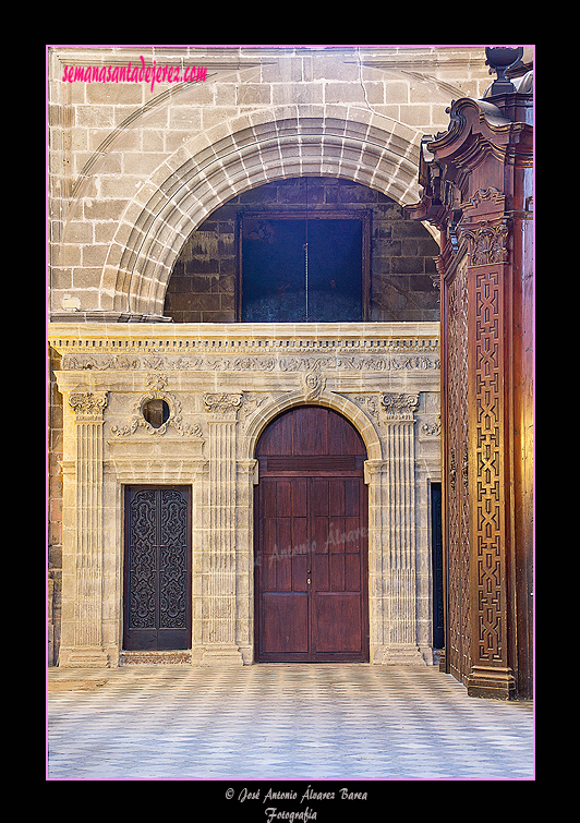 Portada de la Sacristía Pontifical (Santa Iglesia Catedral)