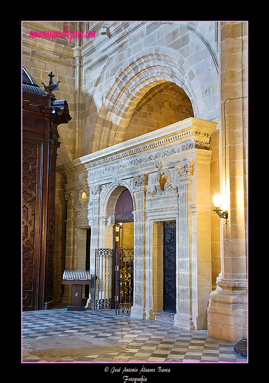 Portada de la Capilla de Ánimas (Santa Iglesia Catedral)