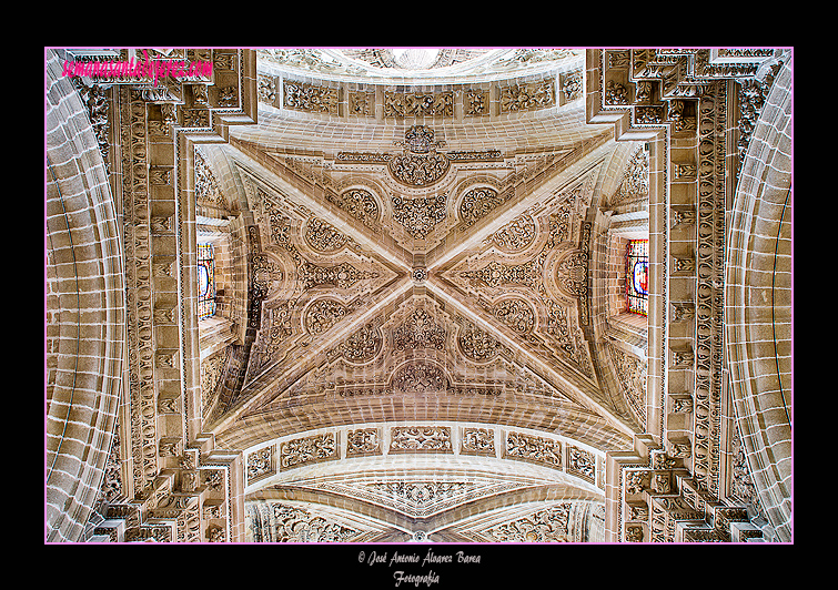 Bóveda sobre la puerta de la Encarnación (Santa Iglesia Catedral)