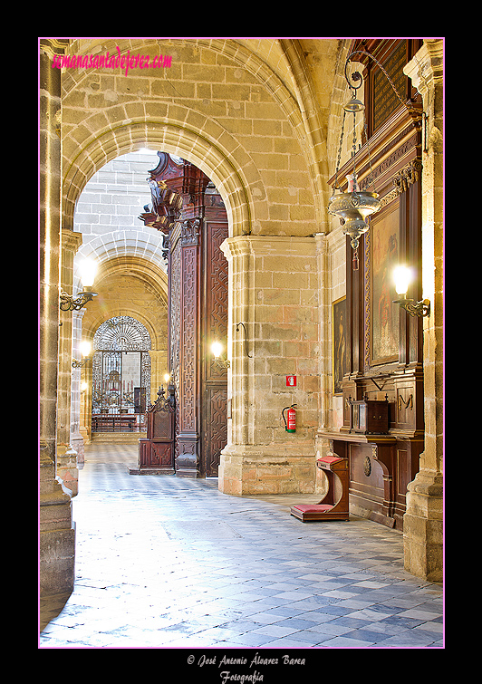 Vista del tramo del Retablo de San Caralampio desde el tramo del Retablo de la Flagelación (Santa Iglesia Catedral)