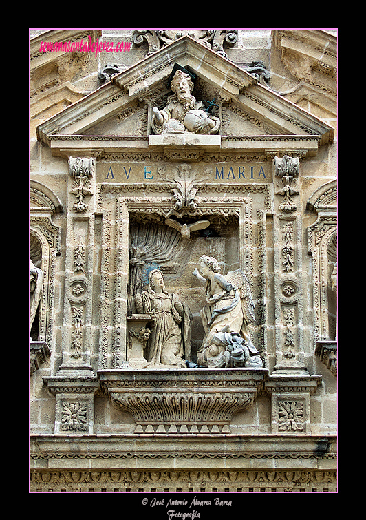 Altorrelieve de la Encarnación (Portada de la Encarnación de la Santa Iglesia Catedral)