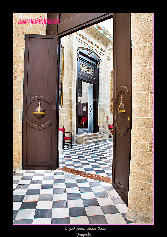 Puerta de la Sacristía Mayor vista desde la Sala del Tesoro (Museo de la Santa Iglesia Catedral)