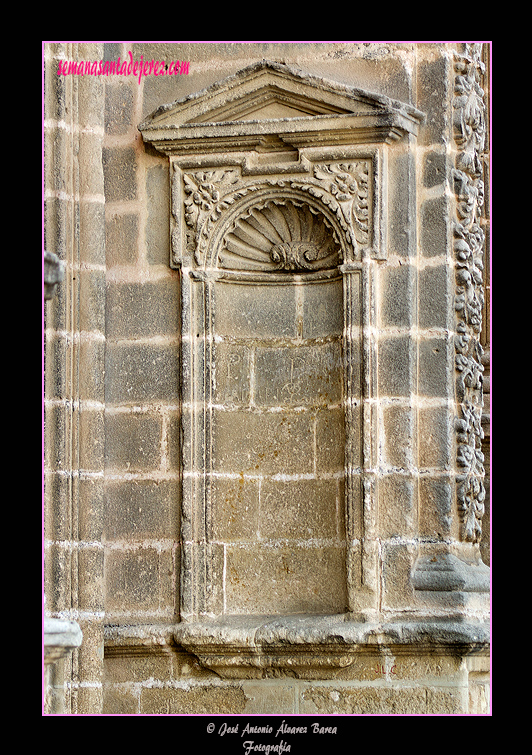 Hornacina en el lateral derecho de la Puerta Principal de la Santa Iglesia Catedral