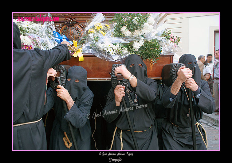 Cargadores del Paso de Nuestra Señora de Amor y Sacrificio