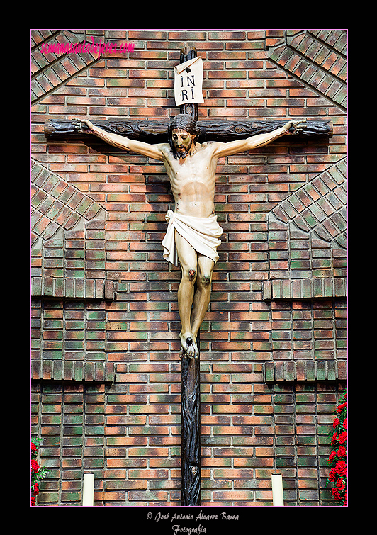 Crucificado de la Buena Muerte que preside la nave de la Iglesia Parroquial de Madre de Dios