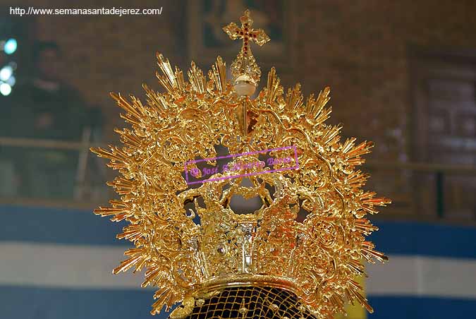 Vista trasera de la corona de salida de María Santísima de la O