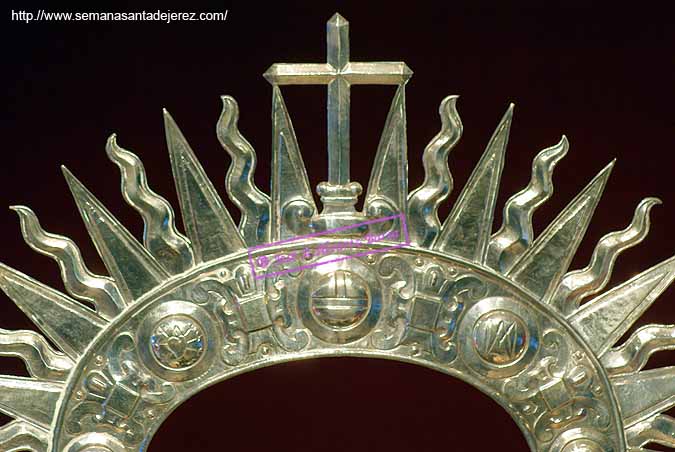 Cruz que remata la corona de camarin de María Santísima de la O