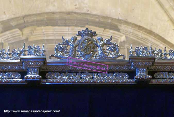 Detalle del moldurón de las caidas traseras del paso de palio de María Santísima de la O