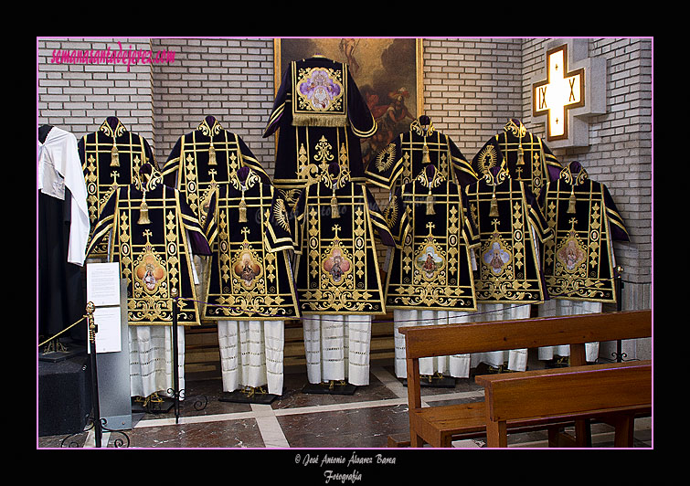 Juego de Dalmáticas del cortejo del Paso de Palio de la Hermandad del Cristo de la Defensión