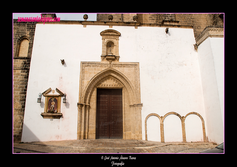 Fachada de la Portada del Evangelio de la Iglesia Parroquial de San Mateo