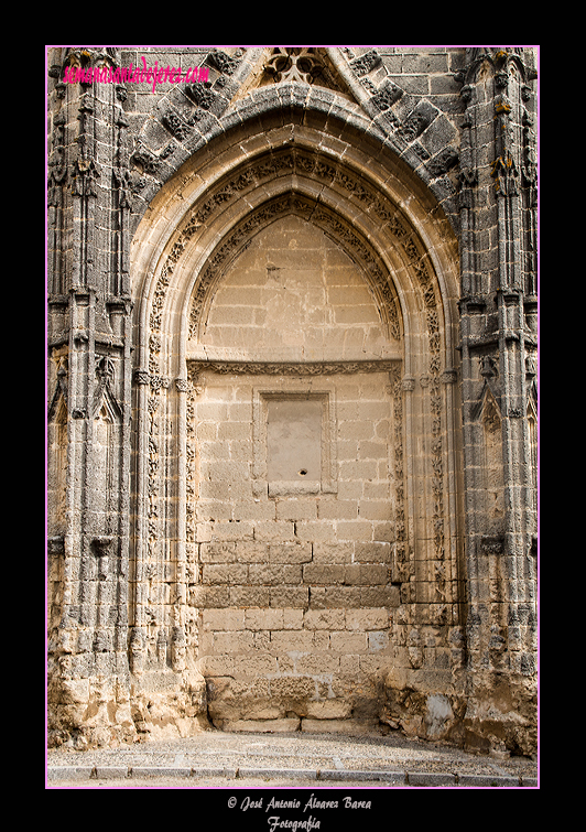 Arco de la portada principal de la Iglesia Parroquial de San Mateo