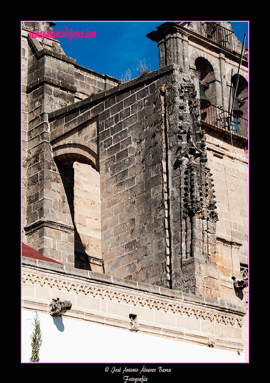 Arbotante en la Iglesia Parroquial de San Mateo