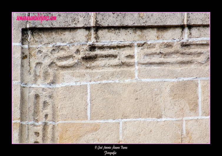 Detalle del alfiz de la portada de la Epístola de la Iglesia Parroquial de San Mateo