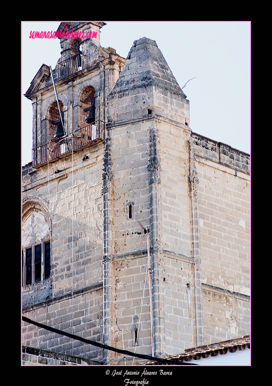 Torre de las escaleras a las cubiertas de la cabecera de la Iglesia Parroquial de San Mateo