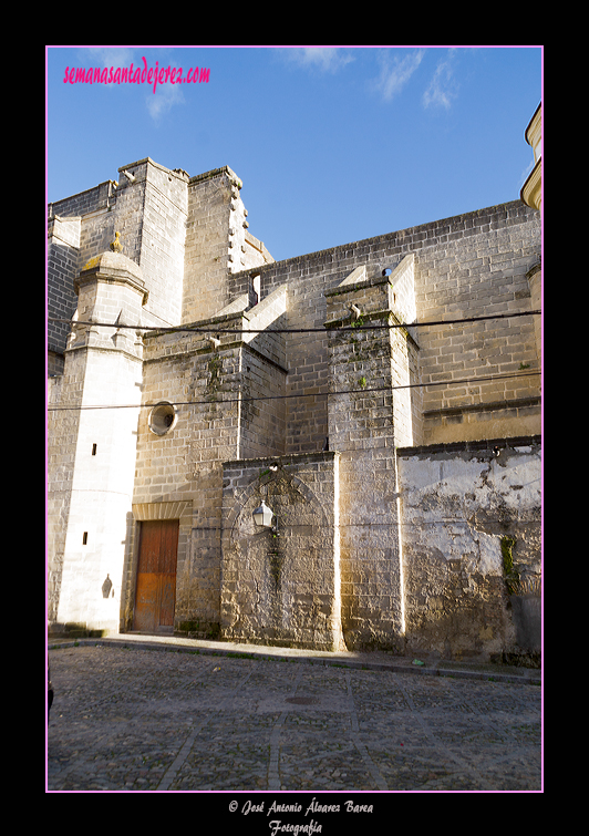 Muro del lado del Evangelio de la Iglesia Parroquial de San Mateo