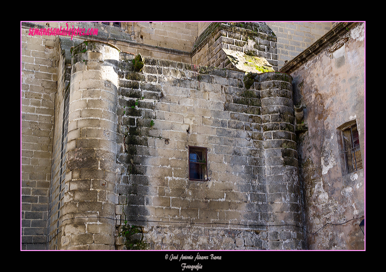 Exterior de la capilla de los Riquelme de la Iglesia Parroquial de San Mateo