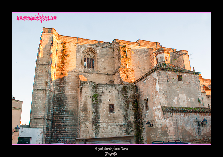 Muro del lado del Evangelio de la Iglesia Parroquial de San Mateo