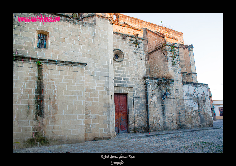 Muro del lado del Evangelio de la Iglesia Parroquial de San Mateo