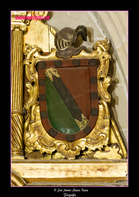 Escudo nobiliario (Ático del Retablo de San Sebastian - Iglesia de San Mateo)