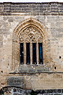 Ventana gótica en el muro del Evangelio de la Iglesia Parroquial de San Mateo