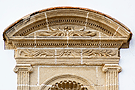Frontón de la hornacina barroca de la portada de la Epístola de la Iglesia Parroquial de San Mateo