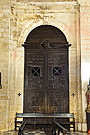 Puerta interior del zaguán de la portada de la calle Siete Revueltas (Iglesia de San Juan de los Caballeros)