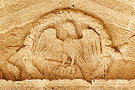 Icono del águila de San Juan Evangelista en el atrio abocedado de la portada principal de la Iglesia de San Juan de los Caballeros 