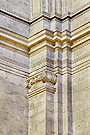 Pilastras de orden jónico en el último tramo de nave (Iglesia de San Juan de los Caballeros)