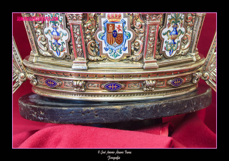 Corona de salida de Nuestra Señora del Mayor Dolor