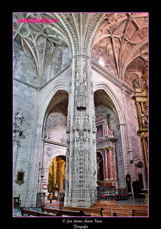 Pilar del crucero de la nave central de la Iglesia de San Miguel