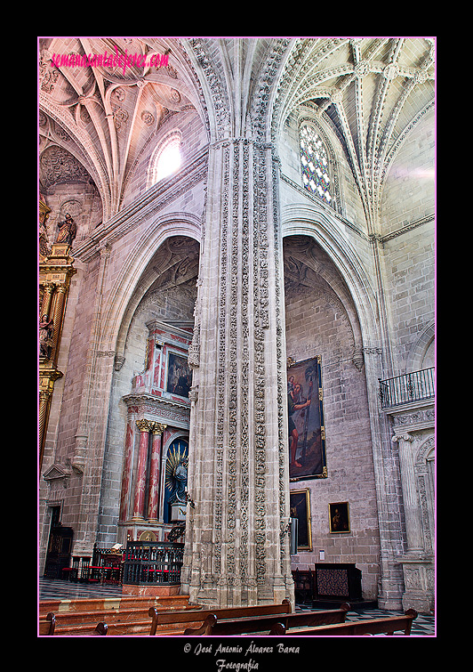 Pilar del crucero de la nave central de la Iglesia de San Miguel