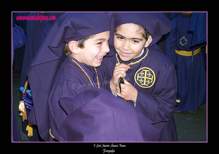 Pequeños nazarenos de la Hermandad de Jesús Nazareno