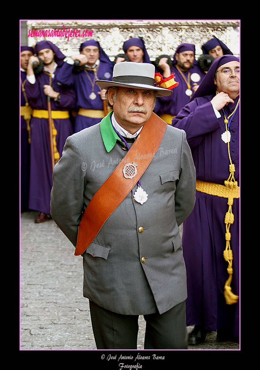 Guarda rural escoltando el paso de palio de la Hermandad del Nazareno