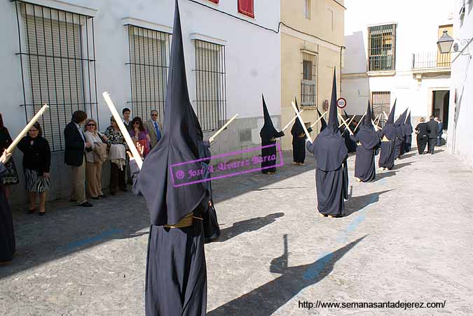 Nazarenos del cortejo de Palio de la Hermandad del Santísimo Cristo del Perdón